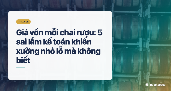 5 sai lầm kế toán khi tính giá vốn mỗi chai rượu — sơ đồ trên nền hầm rượu, gradient BEUP